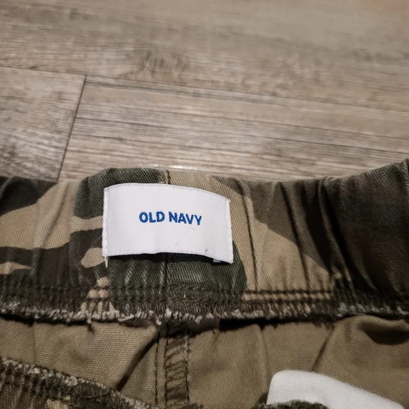 Old Navy Camo Cargo Shorts Big Boys Size Large 10-12 - Picture 3 of 6